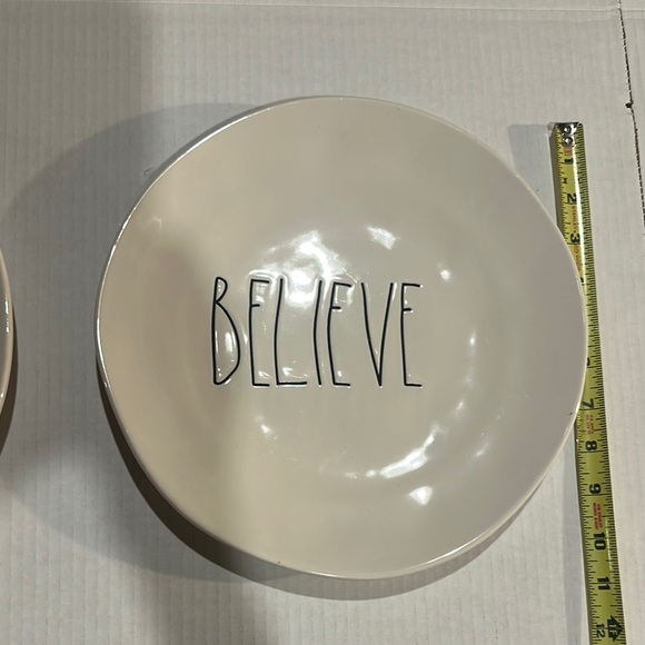 Rae Dunn set of 2 Cream ‘BELIEVE’ Dinnerware Plates for collectors or as a gift - Picture 3 of 9